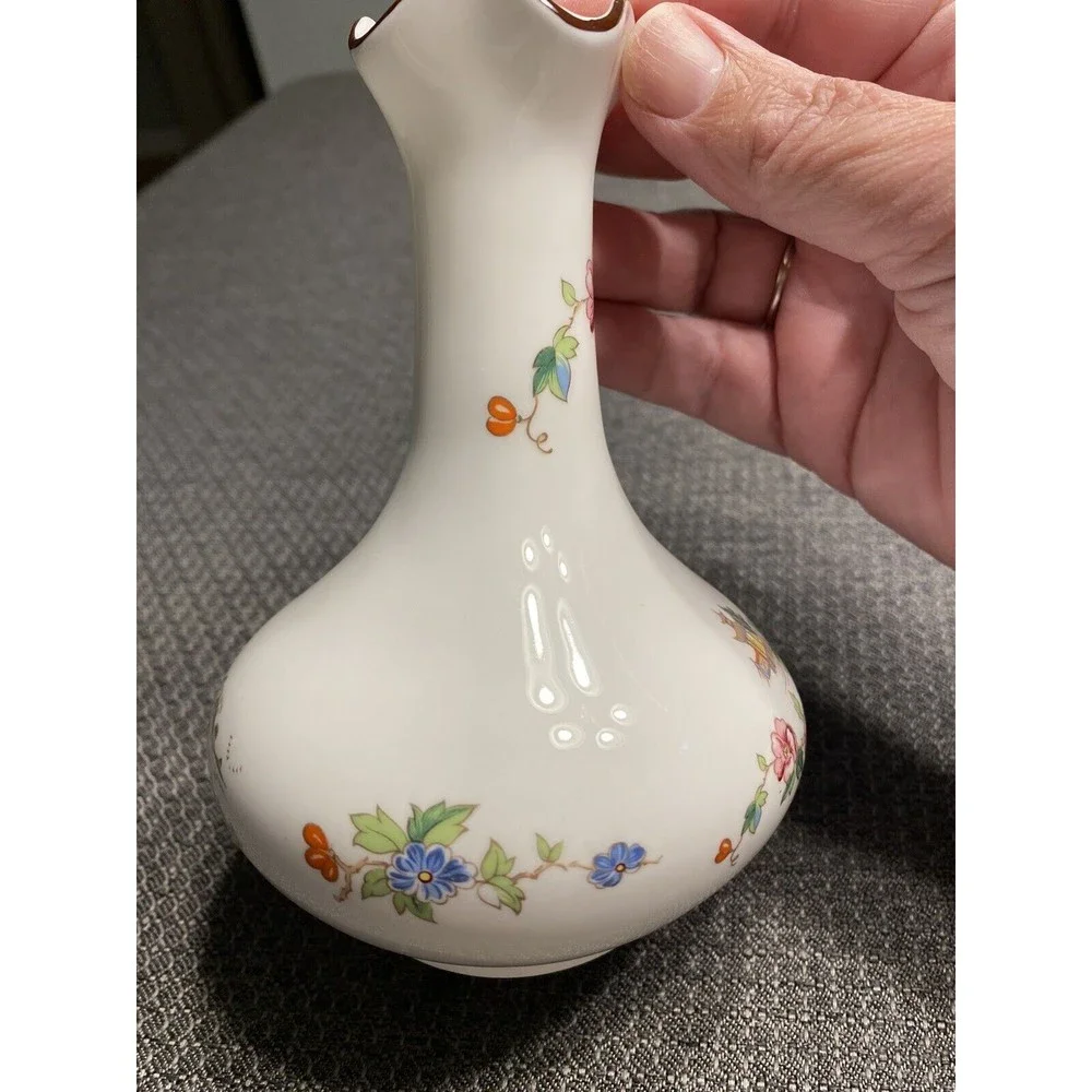 Vtg Crown  Staffordshire Bone China Pagoda Floral 5 7/8” Bud Vase England